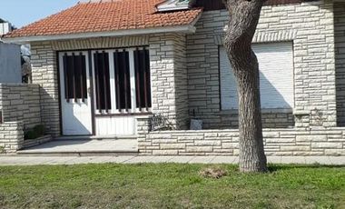 Casa en venta - 3 Dormitorios 2 Baños 4 Cocheras - 600Mts2 - Mechongue