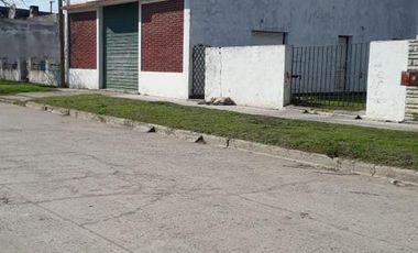 Casa en venta - 3 Dormitorios 2 Baños 4 Cocheras - 600Mts2 - Mechongue
