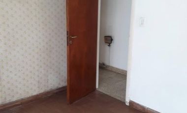 Casa en venta - 3 Dormitorios 2 Baños 4 Cocheras - 600Mts2 - Mechongue