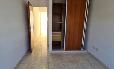 Oportunidad -Venta Edificio en block 8 dptos con local y cocheras - Alquilado Renta inmediata