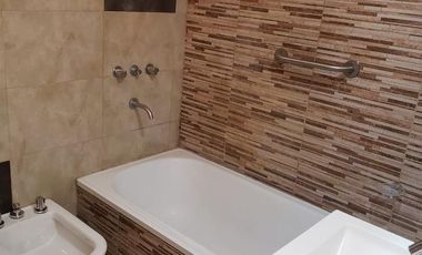 Oportunidad -Venta Edificio en block 8 dptos con local y cocheras - Alquilado Renta inmediata