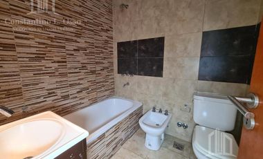Oportunidad -Venta Edificio en block 8 dptos con local y cocheras - Alquilado Renta inmediata