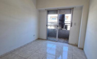 Oportunidad -Venta Edificio en block 8 dptos con local y cocheras - Alquilado Renta inmediata