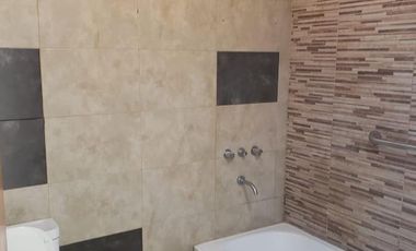 Oportunidad -Venta Edificio en block 8 dptos con local y cocheras - Alquilado Renta inmediata