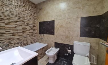 Oportunidad -Venta Edificio en block 8 dptos con local y cocheras - Alquilado Renta inmediata