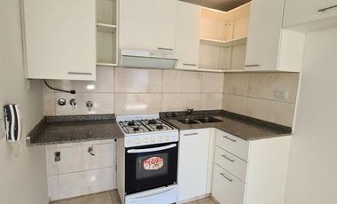 Oportunidad -Venta Edificio en block 8 dptos con local y cocheras - Alquilado Renta inmediata