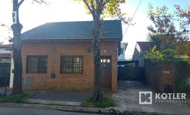 Lote con 2 propiedades en Temperley Este