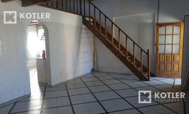 Lote con 2 propiedades en Temperley Este