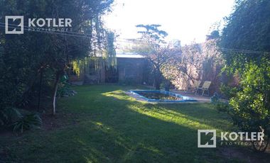 Lote con 2 propiedades en Temperley Este