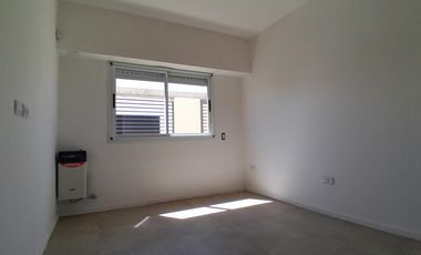 VENTA/PERMUTA - Casa - dos dormitorios - Pileta y jardín - Eco Pueblo, Alvear