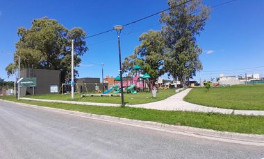 VENTA/PERMUTA - Casa - dos dormitorios - Pileta y jardín - Eco Pueblo, Alvear
