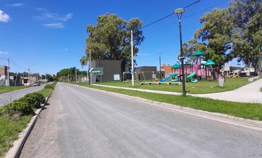 VENTA/PERMUTA - Casa - dos dormitorios - Pileta y jardín - Eco Pueblo, Alvear