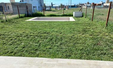 VENTA/PERMUTA - Casa - dos dormitorios - Pileta y jardín - Eco Pueblo, Alvear