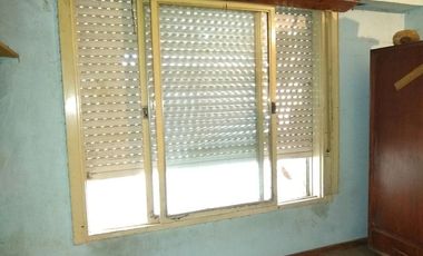CASA TIPO AMERICANA SOBRE LOTE DE 10 X 32 - BURZACO