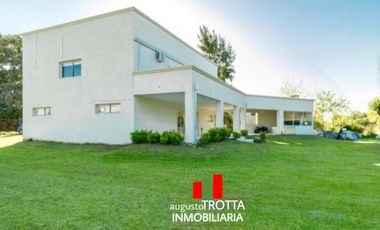 Casa 5 ambientes en venta en La Plata