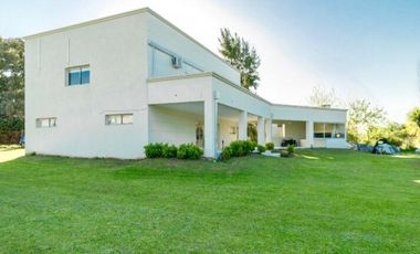 Casa 5 ambientes en venta en La Plata
