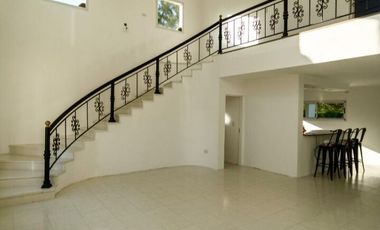 Casa 5 ambientes en venta en La Plata