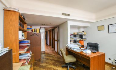 Oficina en primer piso - piso exclusivo  - amplia- posibilidad cochera