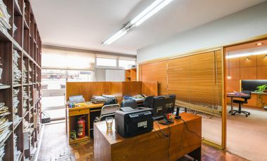 Oficina en primer piso - piso exclusivo  - amplia- posibilidad cochera