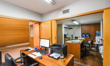 Oficina en primer piso - piso exclusivo  - amplia- posibilidad cochera