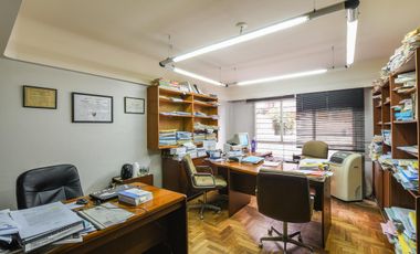 Oficina en primer piso - piso exclusivo  - amplia- posibilidad cochera