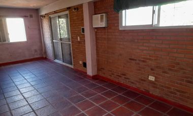 ¡DEPARTAMENTO EN SAN ISIDRO – EXCELENTE UBICACIÓN Y SIN EXPENSAS!