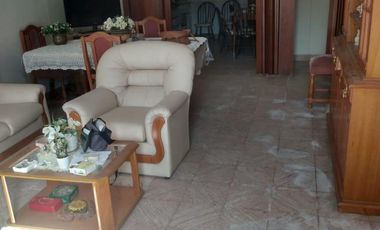 Casa de 4 ambientes con Local y Galpón