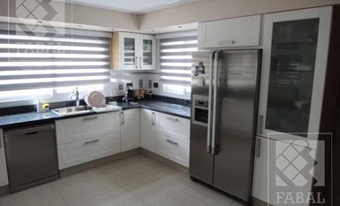 Casa venta barrio privado La Comarca, Centenario, 3 dormitorios, 3 baños, jardín y cochera