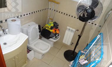 Casa venta barrio privado La Comarca, Centenario, 3 dormitorios, 3 baños, jardín y cochera