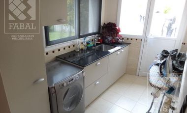 Casa venta barrio privado La Comarca, Centenario, 3 dormitorios, 3 baños, jardín y cochera