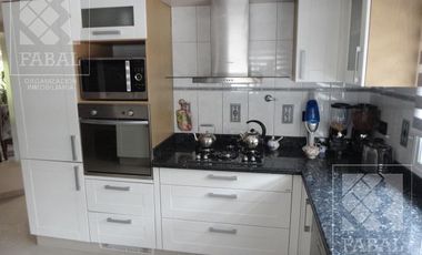 Casa venta barrio privado La Comarca, Centenario, 3 dormitorios, 3 baños, jardín y cochera