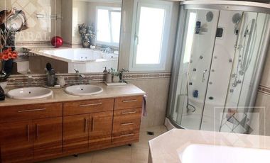 Casa venta barrio privado La Comarca, Centenario, 3 dormitorios, 3 baños, jardín y cochera