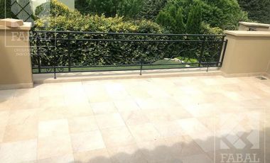 Casa venta barrio privado La Comarca, Centenario, 3 dormitorios, 3 baños, jardín y cochera