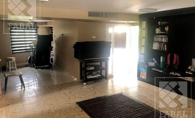 Casa venta barrio privado La Comarca, Centenario, 3 dormitorios, 3 baños, jardín y cochera