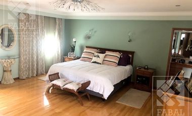 Casa venta barrio privado La Comarca, Centenario, 3 dormitorios, 3 baños, jardín y cochera