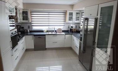 Casa venta barrio privado La Comarca, Centenario, 3 dormitorios, 3 baños, jardín y cochera