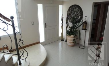 Casa venta barrio privado La Comarca, Centenario, 3 dormitorios, 3 baños, jardín y cochera