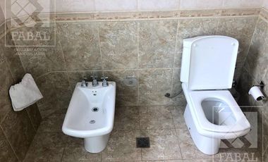 Casa venta barrio privado La Comarca, Centenario, 3 dormitorios, 3 baños, jardín y cochera