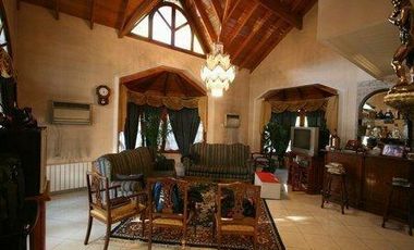 inportante casa de 5 dormitorios con parque y piscina en Lomas de Zamora Oeste