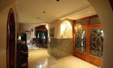 inportante casa de 5 dormitorios con parque y piscina en Lomas de Zamora Oeste