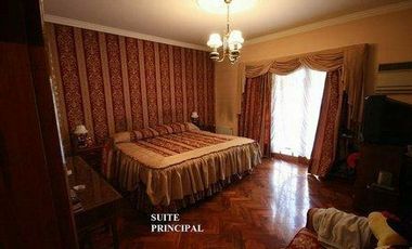 inportante casa de 5 dormitorios con parque y piscina en Lomas de Zamora Oeste