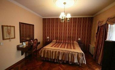 inportante casa de 5 dormitorios con parque y piscina en Lomas de Zamora Oeste