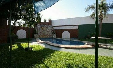 inportante casa de 5 dormitorios con parque y piscina en Lomas de Zamora Oeste