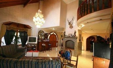 inportante casa de 5 dormitorios con parque y piscina en Lomas de Zamora Oeste