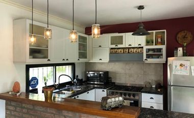 Casa en Acequias del Aire con 3 dormitorios y  pileta - Roldán