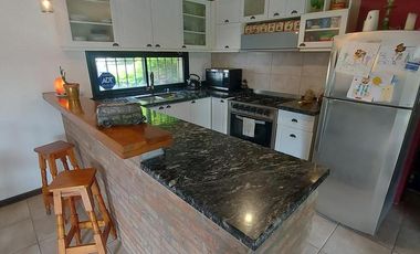 Casa en Acequias del Aire con 3 dormitorios y  pileta - Roldán
