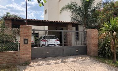 Casa en Acequias del Aire con 3 dormitorios y  pileta - Roldán