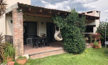 Casa en Acequias del Aire con 3 dormitorios y  pileta - Roldán