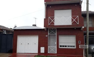 Casa 3 ambientes en venta en Quilmes Oeste