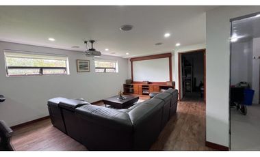 Rento   amplia casa campestre con ascensor.